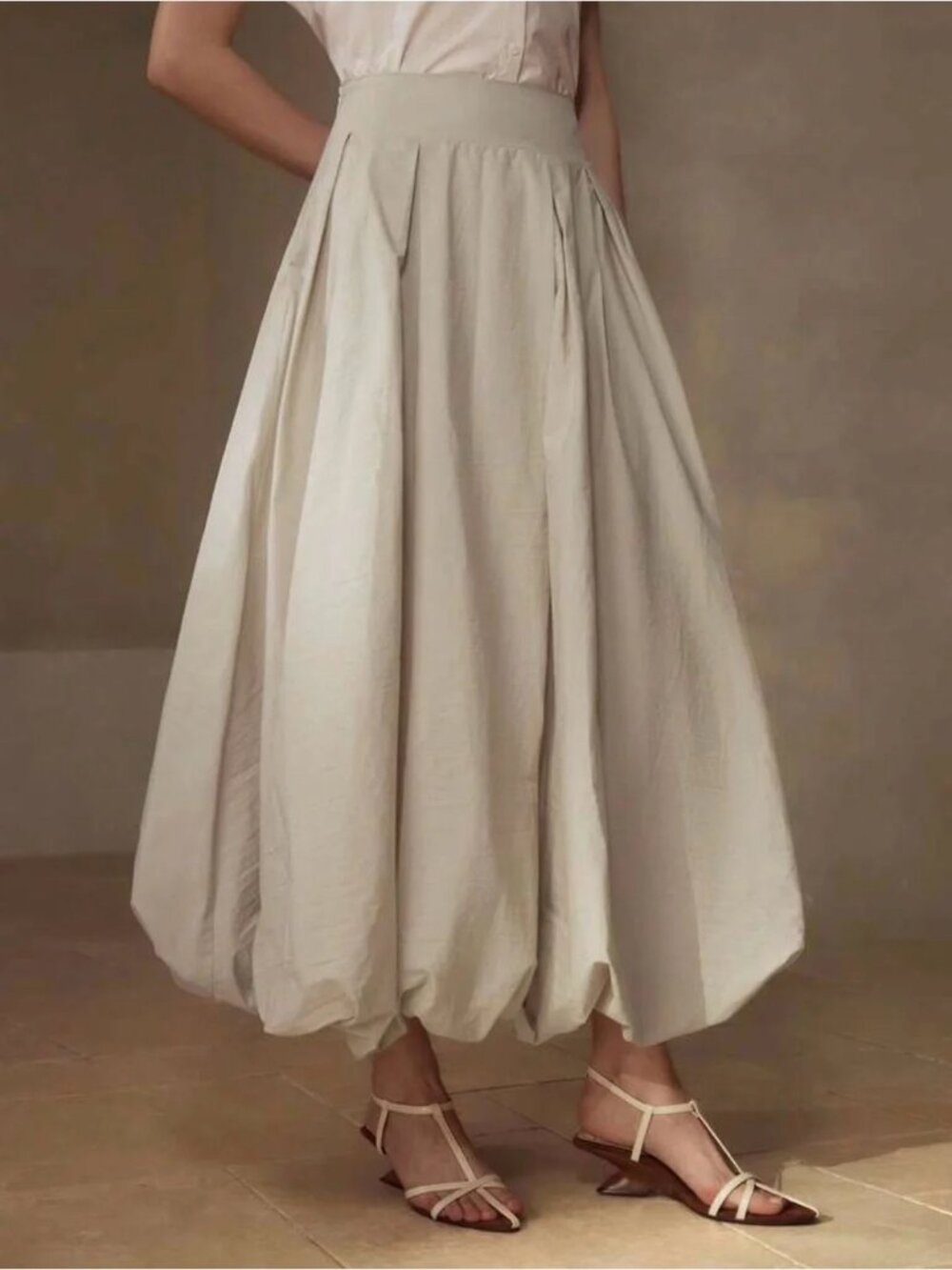 NEW W/ TAGS! Jasmine Light Khaki Balloon / Bubble Hem Midi Skirt, Size L